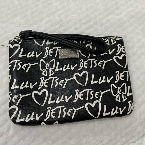 Luv Betsy Wristlet - Picture 1 of 7